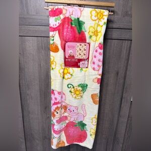 New Strawberry Shortcake & Custard Cat Yellow Blossoms Plush 50x70 Throw Blanket